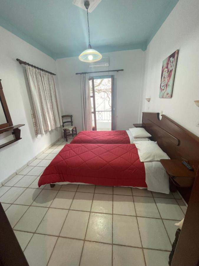 Patras Rooms Est 1990 Fourni Extérieur photo