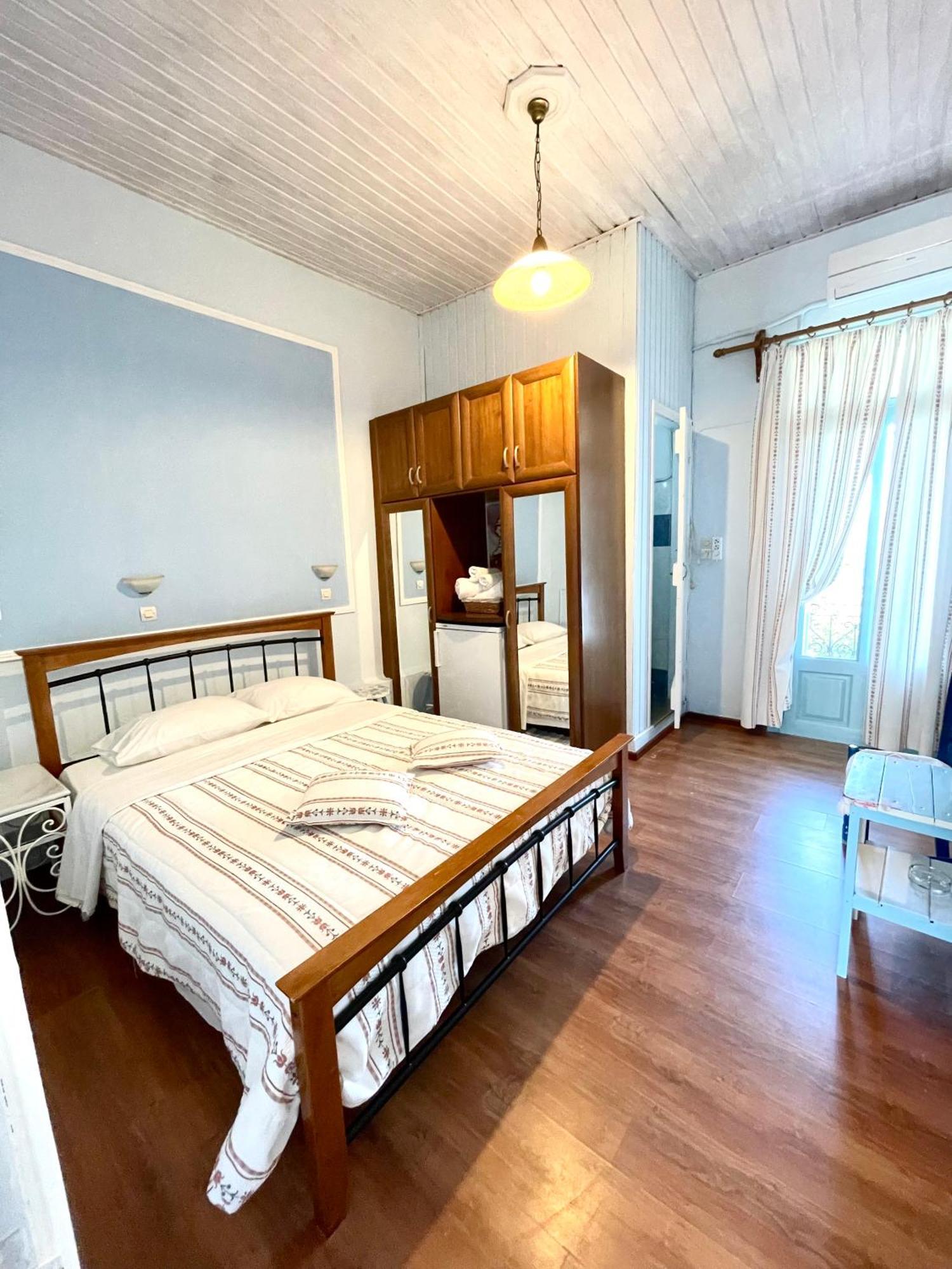Patras Rooms Est 1990 Fourni Extérieur photo