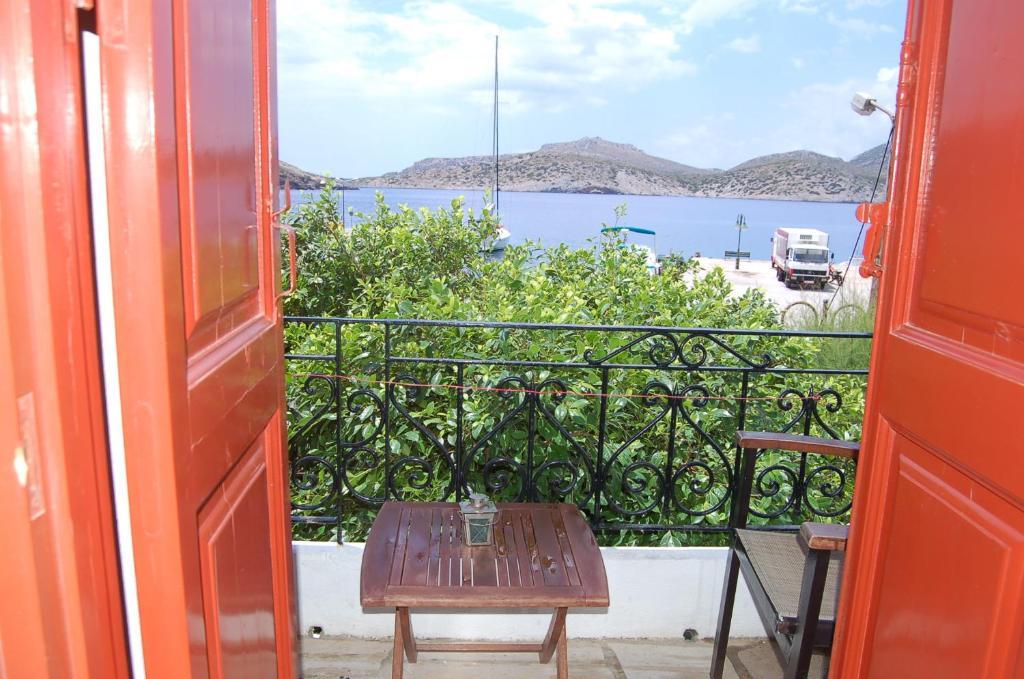 Patras Rooms Est 1990 Fourni Chambre photo