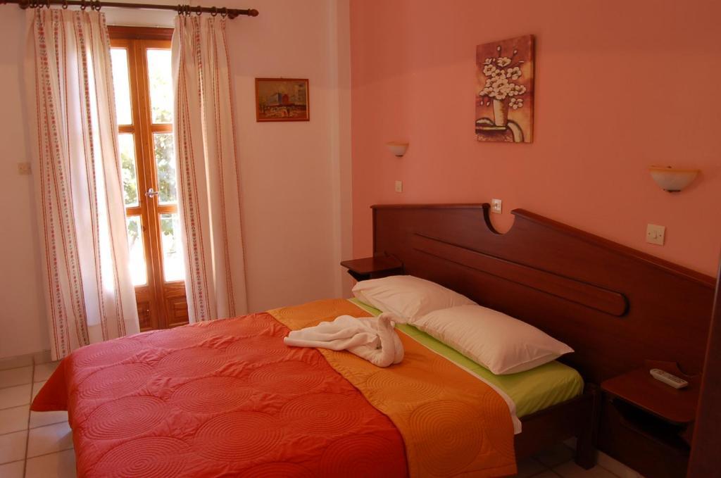 Patras Rooms Est 1990 Fourni Chambre photo