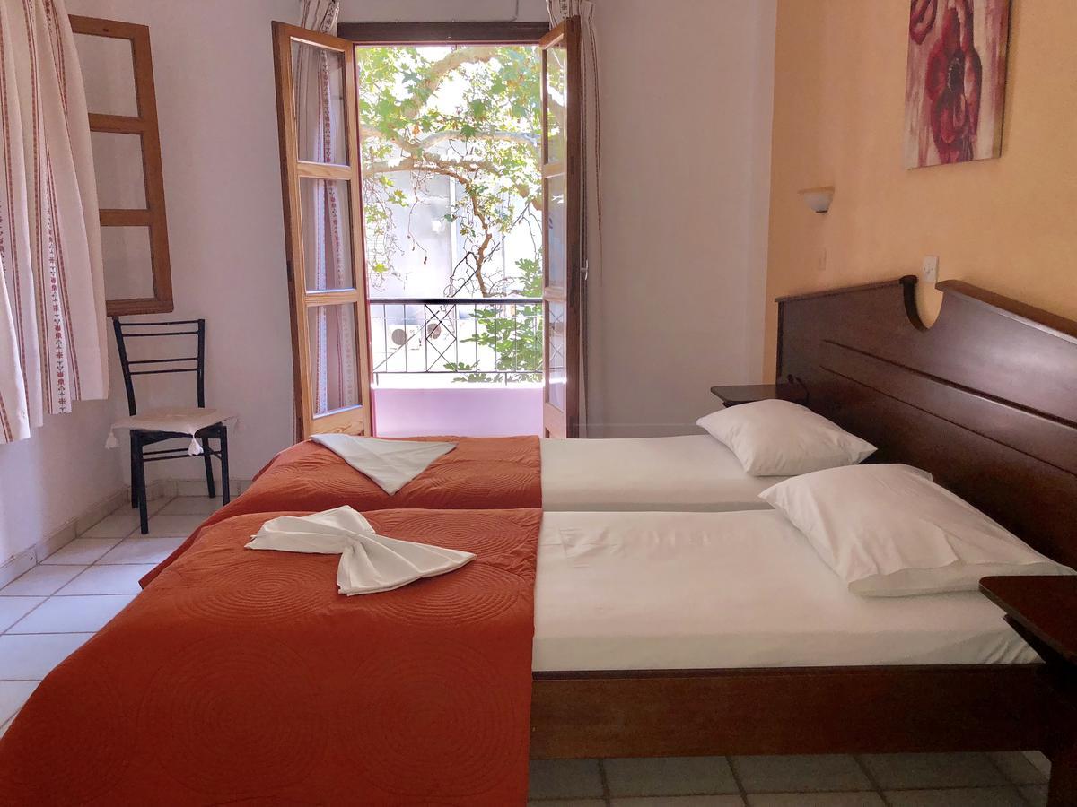 Patras Rooms Est 1990 Fourni Extérieur photo