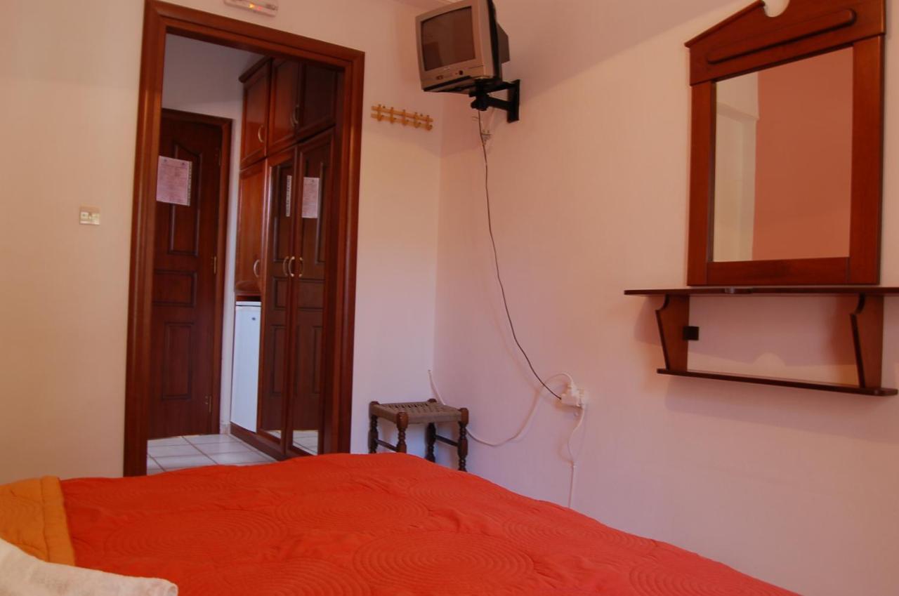 Patras Rooms Est 1990 Fourni Chambre photo